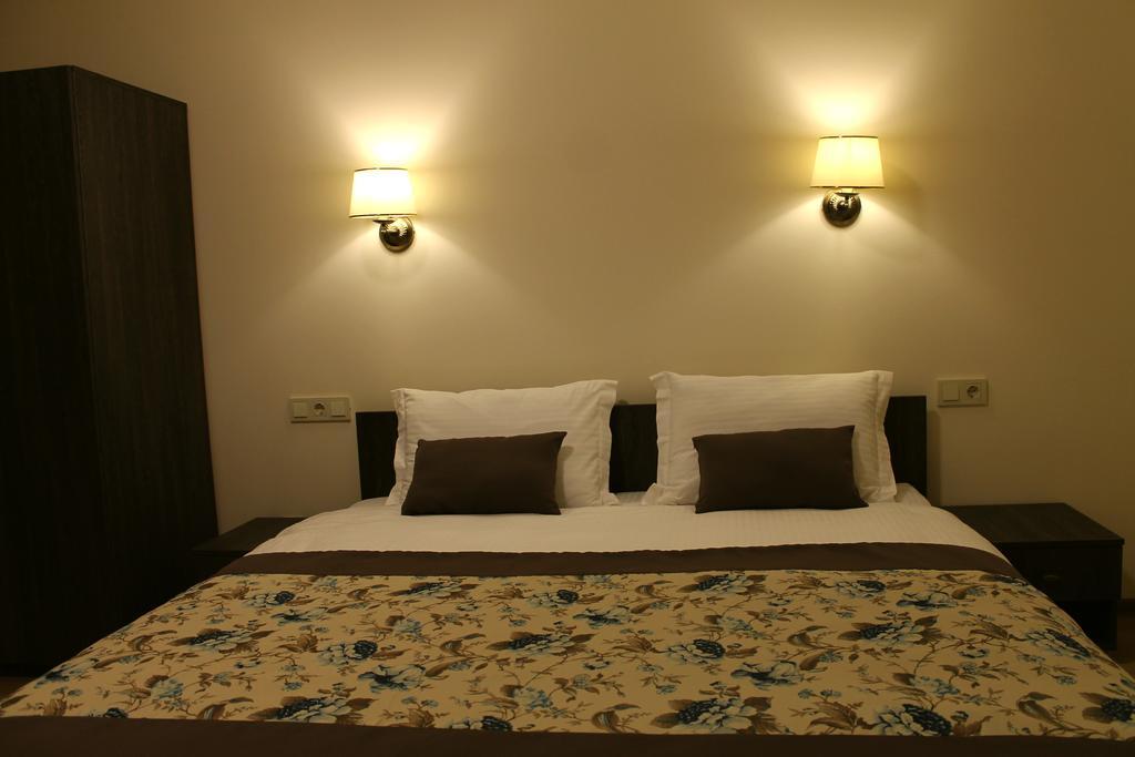 Non-Stop Economy Hotel Boryspilʼ Eksteriør billede
