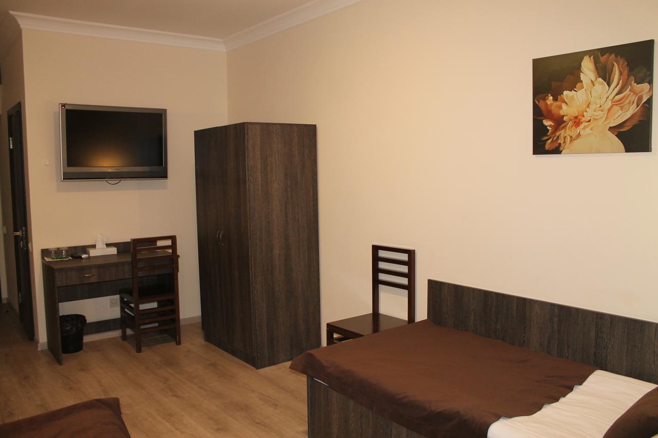 Non-Stop Economy Hotel Boryspilʼ Eksteriør billede